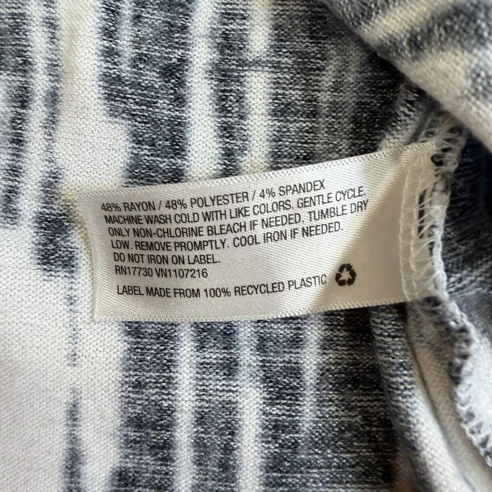 Ava & Viv Black White Abstract Stripe Keyhole Back Top 2X Short Sleeve Knit - Picture 7 of 10